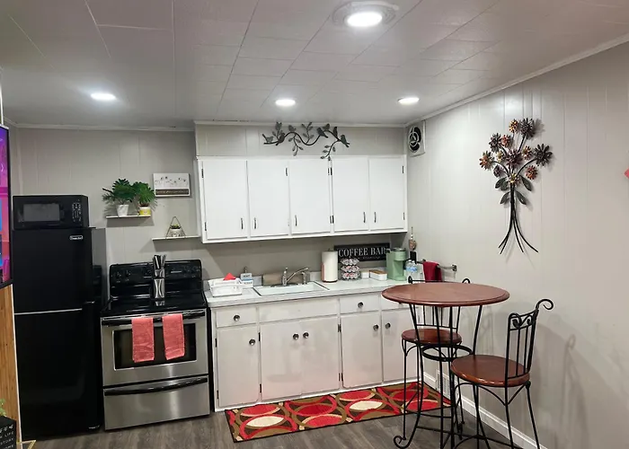 Cozy Buffalo Home-Sleeps 4
