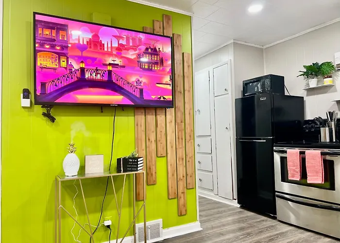 Cozy Buffalo Home-Sleeps 4