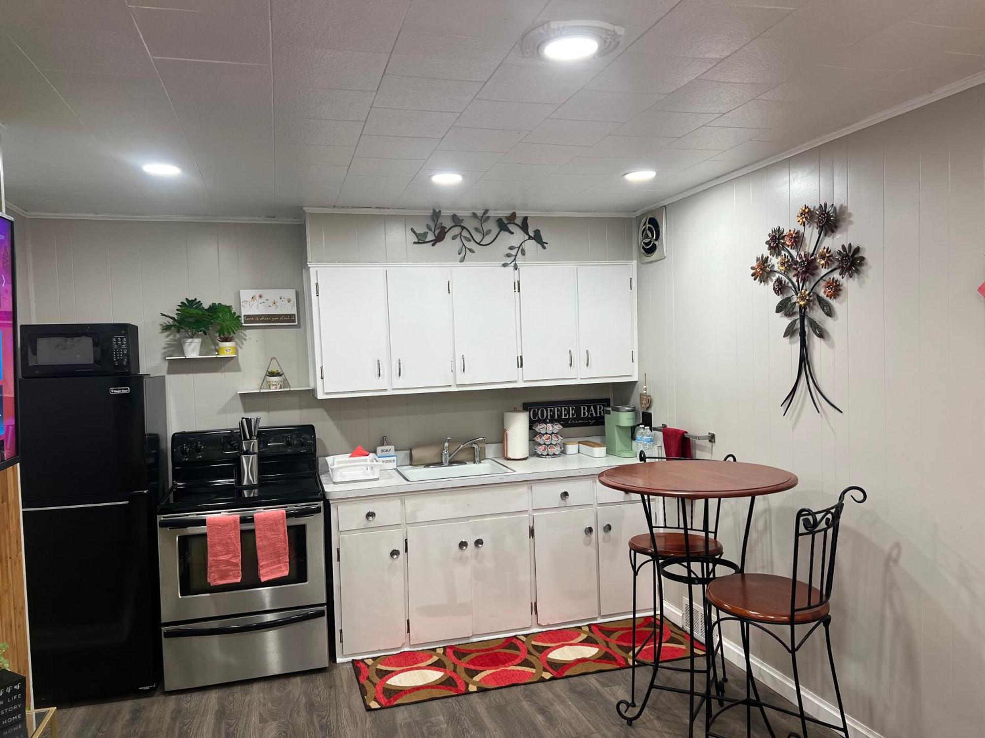 Apartment Cozy Buffalo Home-sleeps 4 *