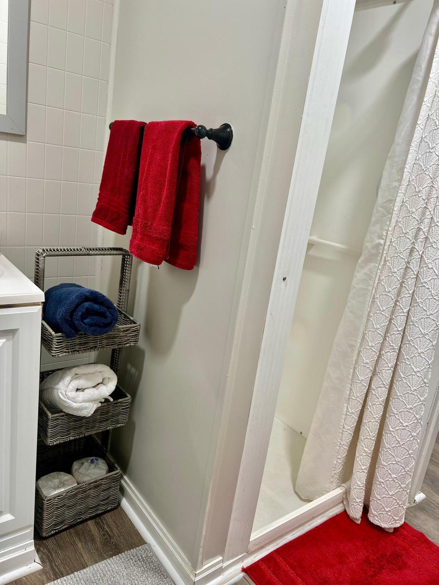 Cozy Buffalo Home-sleeps 4 *